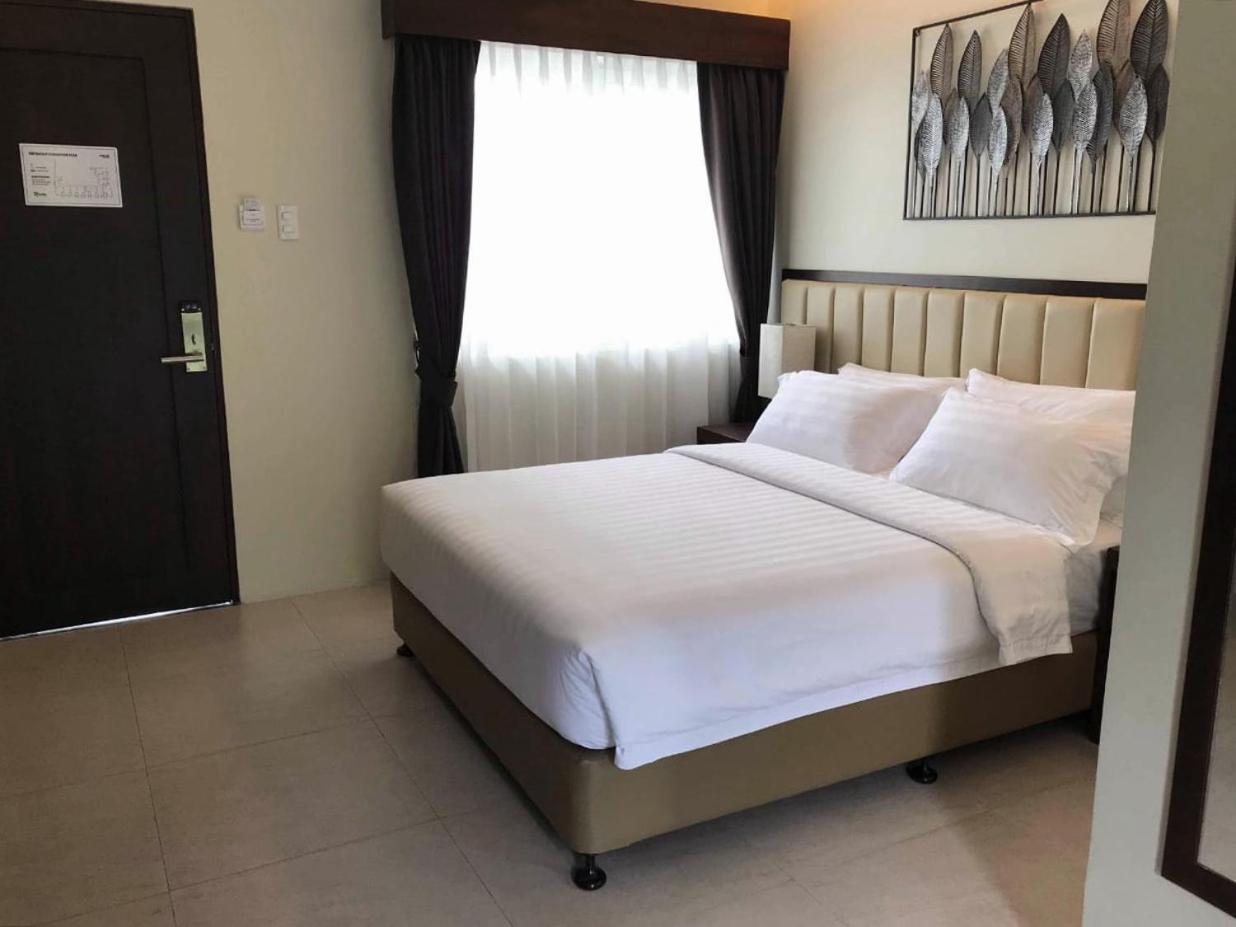 Rovira Suites Dumaguete City Eksteriør bilde